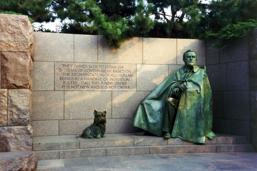 Photograph of Roosevelt memorial of Franklin Delano Roosevelt and his dog