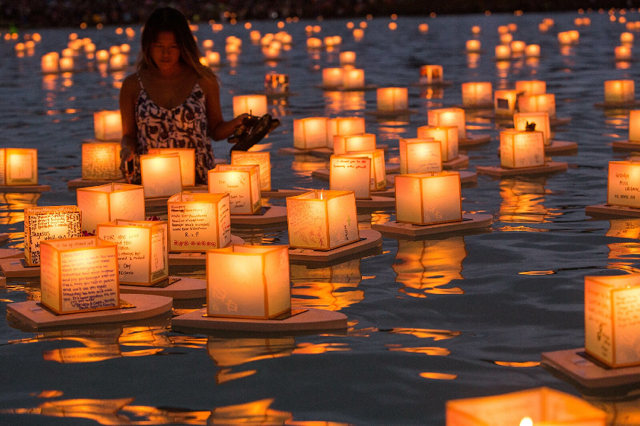 Photo of Shinnyo Lantern Floating Festival in Hawaii, pet memorial tradition